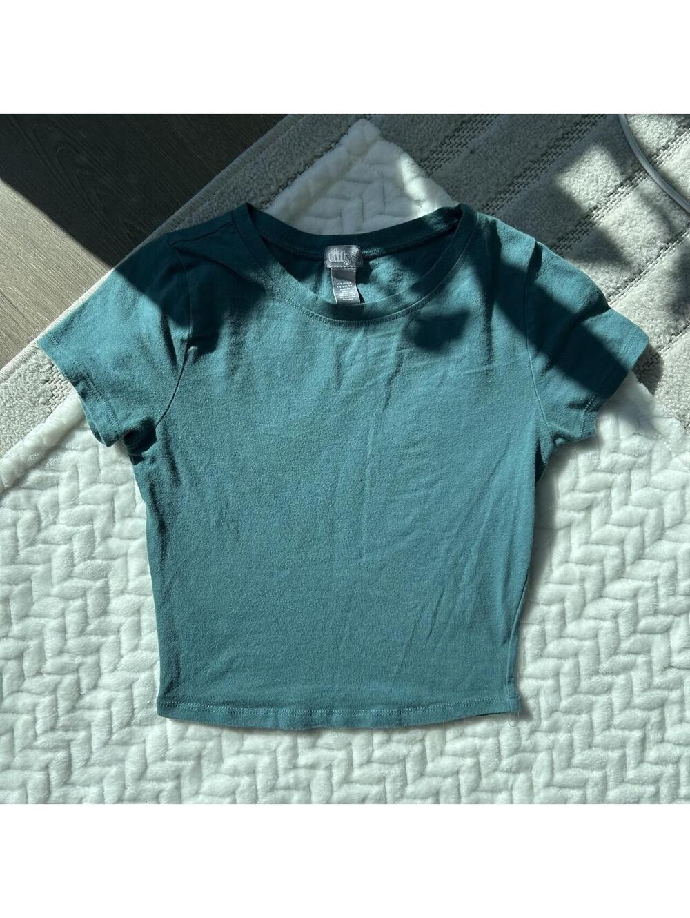 Teal Tilly’s crop top in XS #croptop #basics